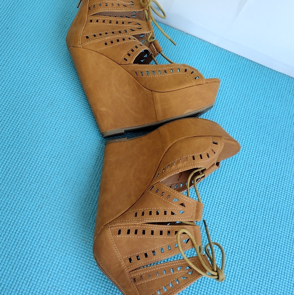 Charlotte Russe Tan Platform Wedges - Picture 8 of 9